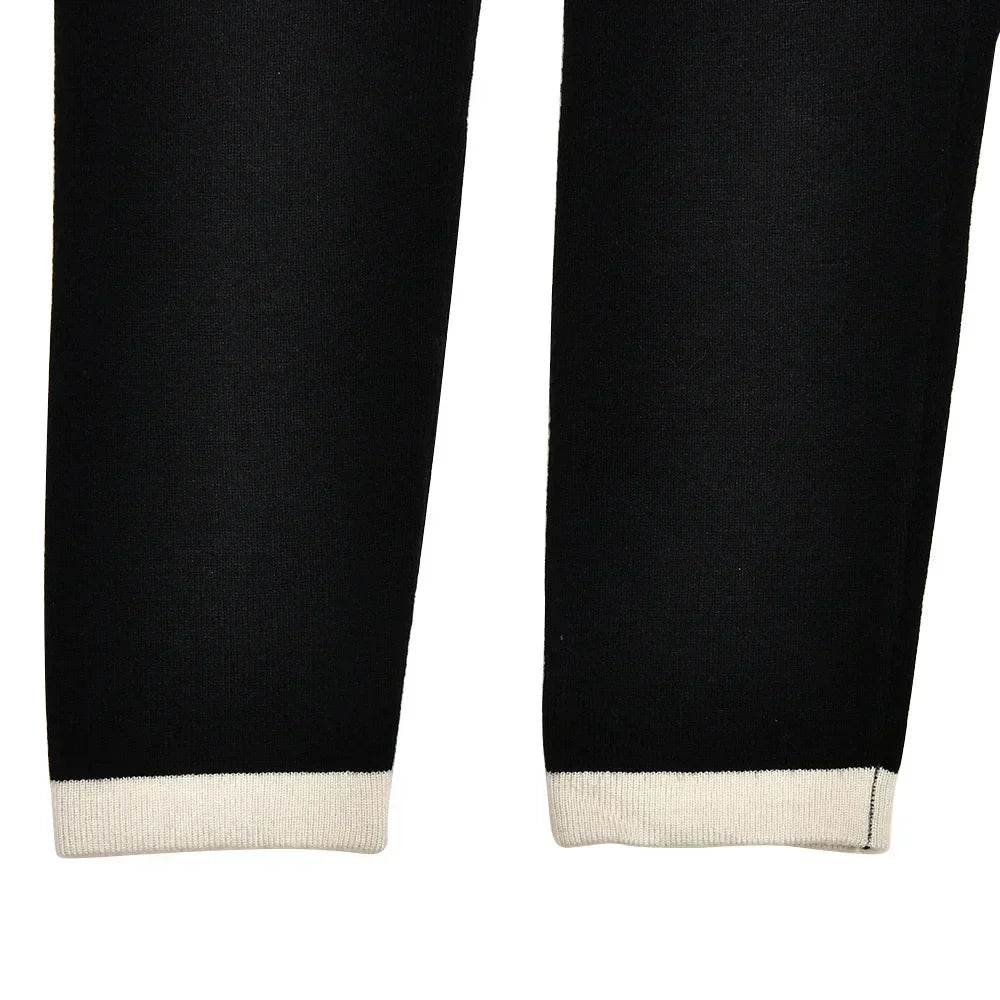 חליפת שני חלקים סרוגה בעיצוב קלאסי מחויט סריג ומכנסיים קצרים - אלנה