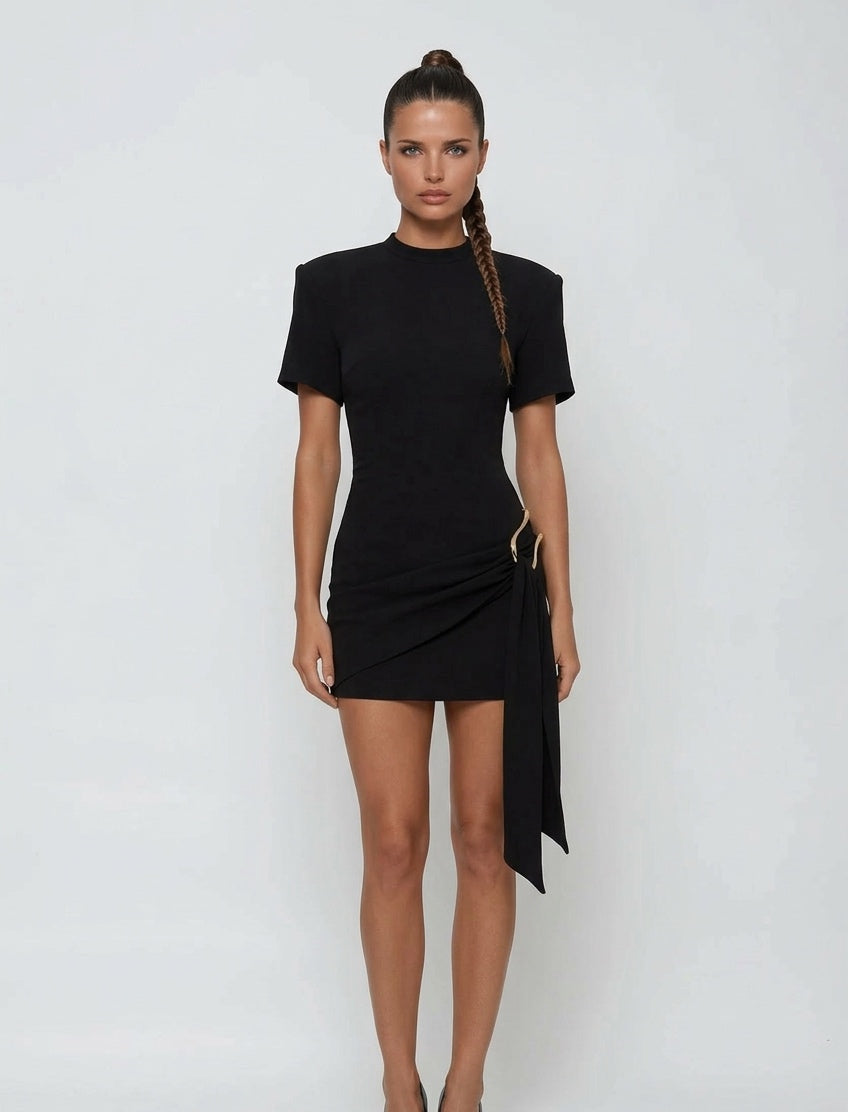 שמלה קלאסית שחורה