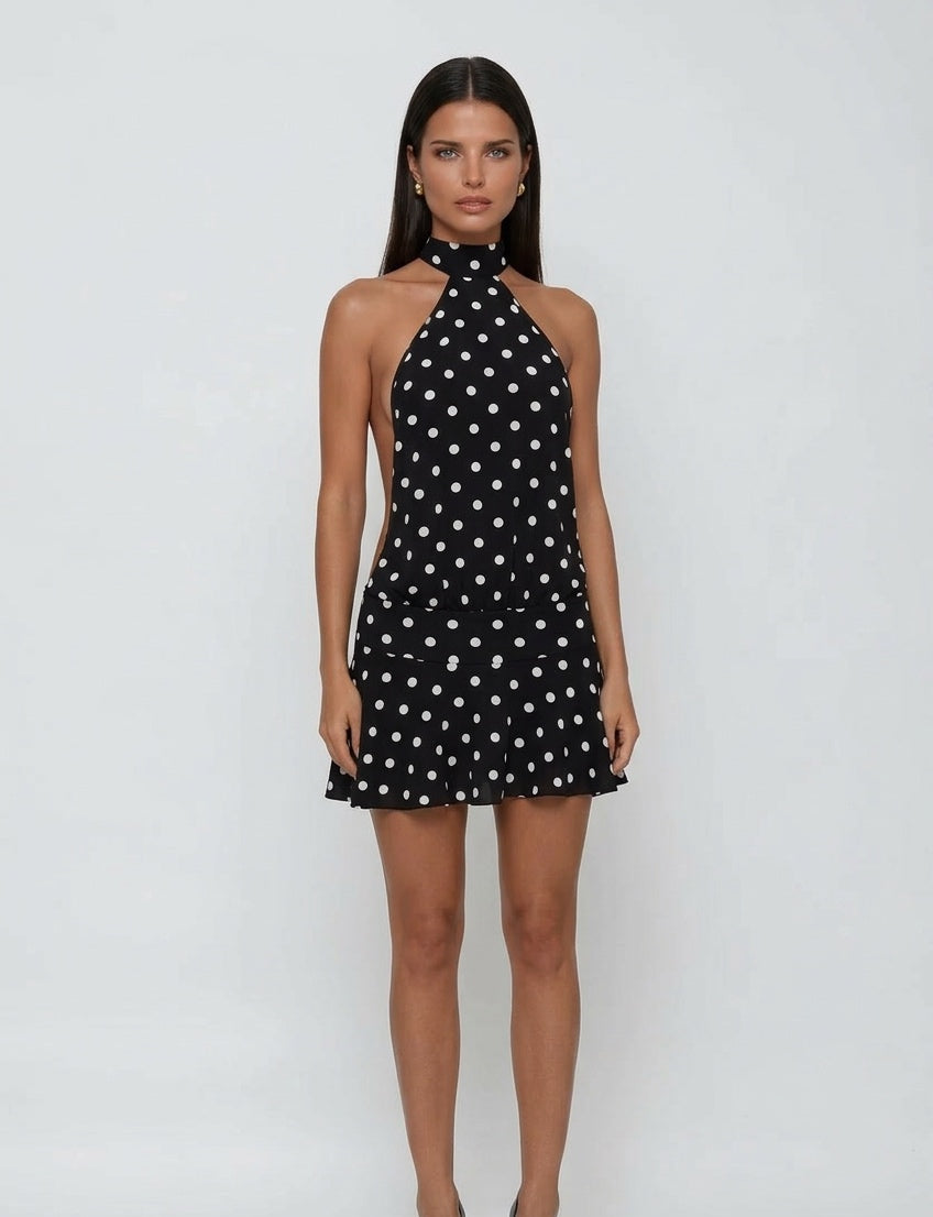 שמלה מיני שחורה מנוקדת