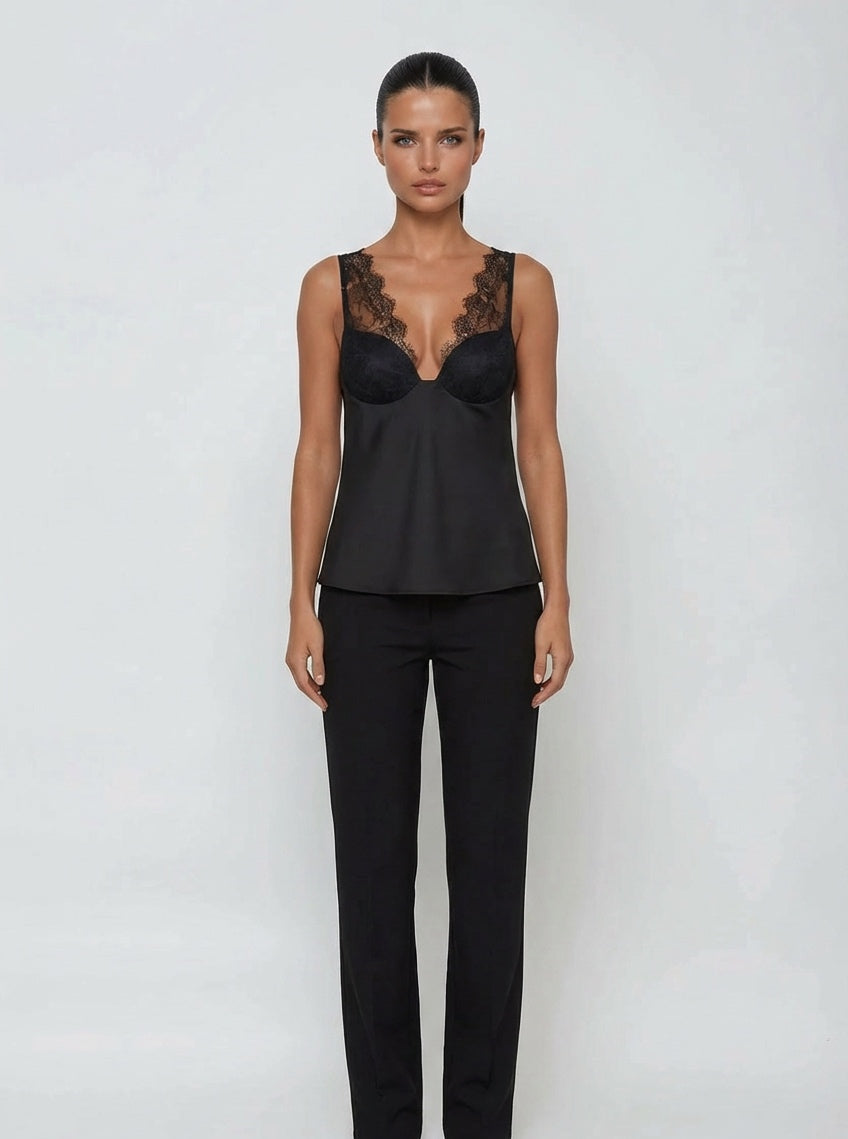 גופיית תחרה שחורה