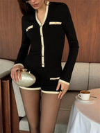 חליפת שני חלקים סרוגה בעיצוב קלאסי מחויט סריג ומכנסיים קצרים - אלנה