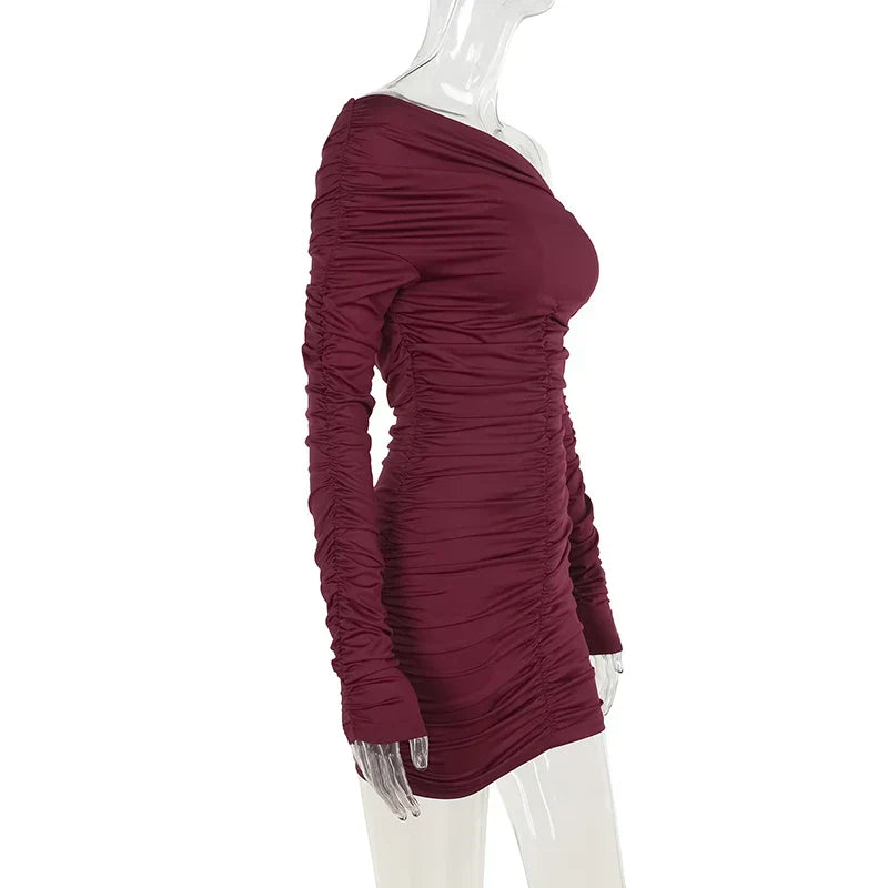 Bruce שמלת מיני אוף שולדר עם קפלים מחטבים