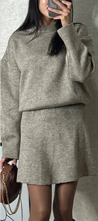 סט שני חלקים סרוג חולצת אובר סייז וחצאית מיני - יעלה