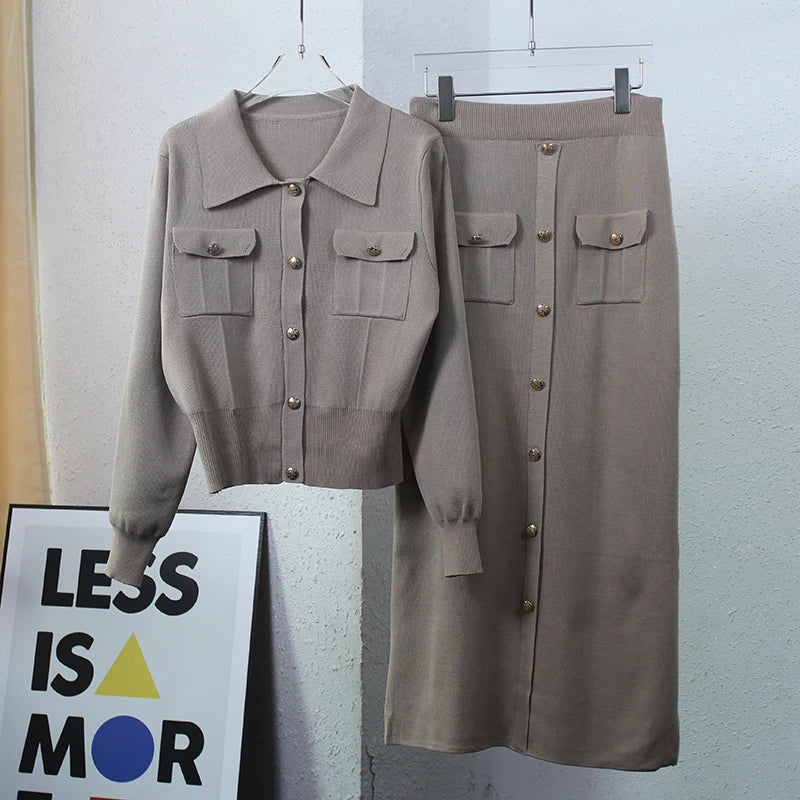 סט סרוג חולצה וחצאית מידי בעיטור כפתורים וכיסים - Danna